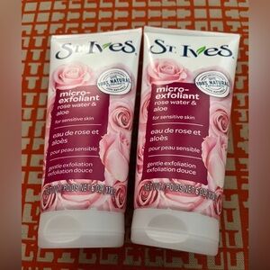 St. Ives Micro-exfoliant Rose Water & Aloe (2)